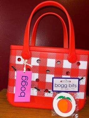 Bogg Bag 2pc picnic guests “ edition white& orange plaidw/ BOGG BITant design NW